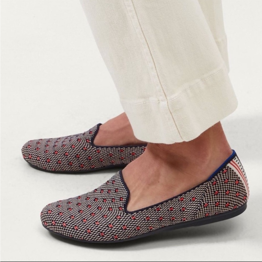 Rothy’s coral dot round toe loafers geometric pattern black, coral color